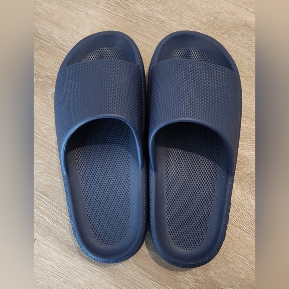 Victoria's Secret PINK Pillow Slides - midnight navy size medium (7/8) - Picture 1 of 5